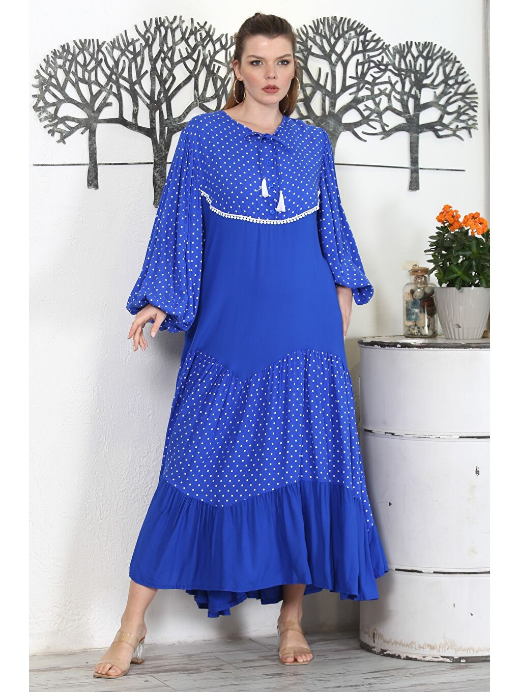 Mavi Yuvarlak Yaka Balon Kol Puantiyeli Eteği Fırfırlı Püsküllü Casual Dokuma Elbise