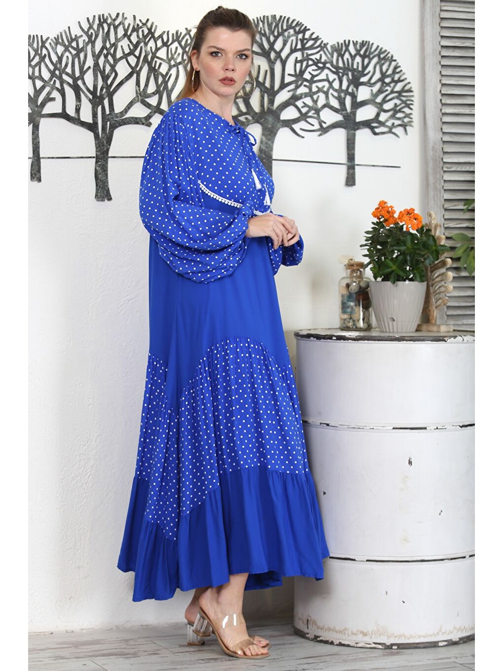 Mavi Yuvarlak Yaka Balon Kol Puantiyeli Eteği Fırfırlı Püsküllü Casual Dokuma Elbise-2