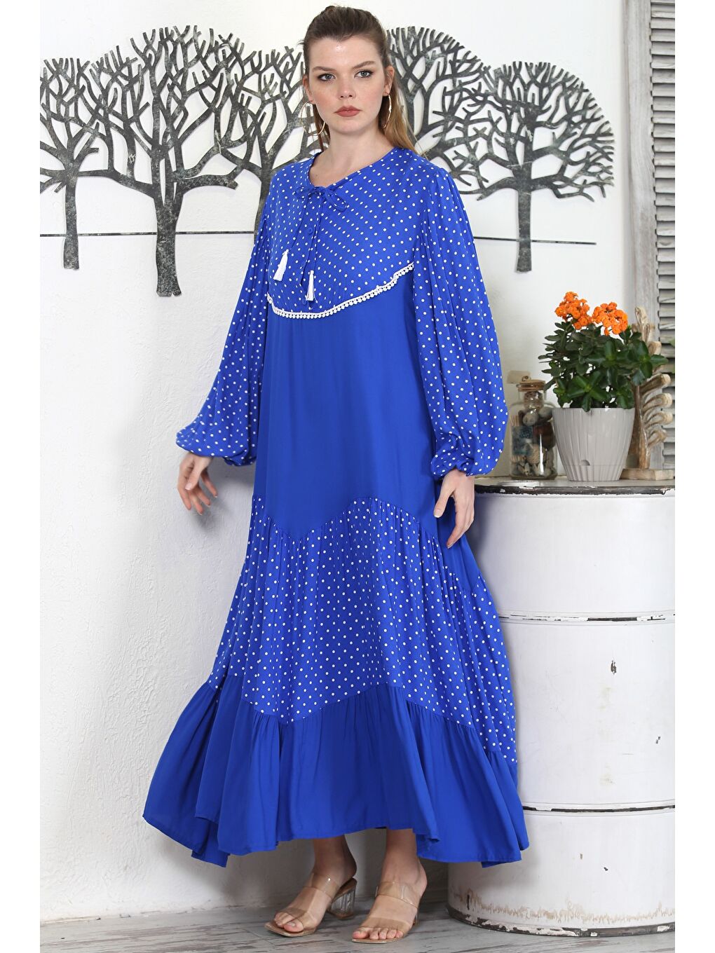 Mavi Yuvarlak Yaka Balon Kol Puantiyeli Eteği Fırfırlı Püsküllü Casual Dokuma Elbise-3