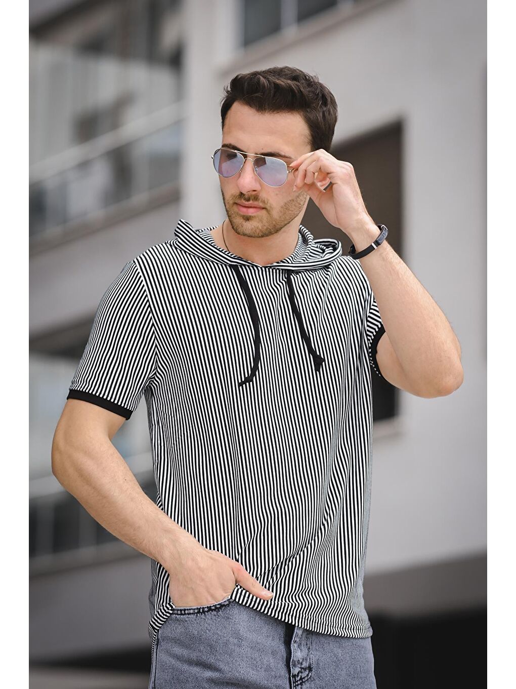 Siyah Çizgili Slim Fit Kapüşonlu Erkek Tişört