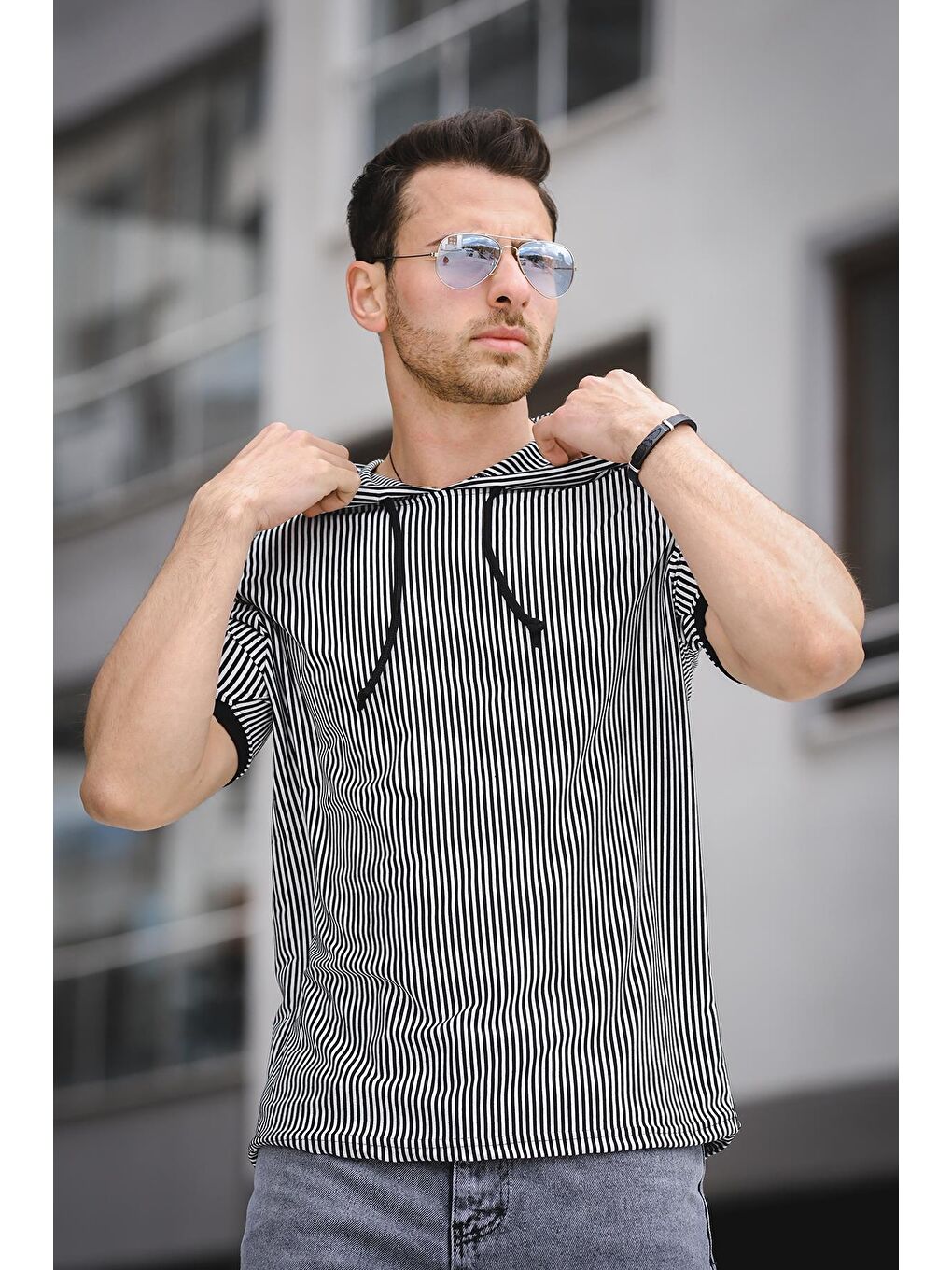 Siyah Çizgili Slim Fit Kapüşonlu Erkek Tişört-2