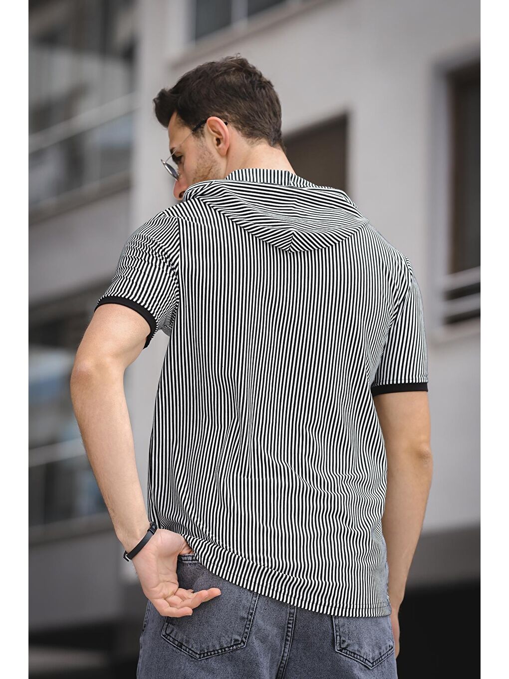 Siyah Çizgili Slim Fit Kapüşonlu Erkek Tişört-3