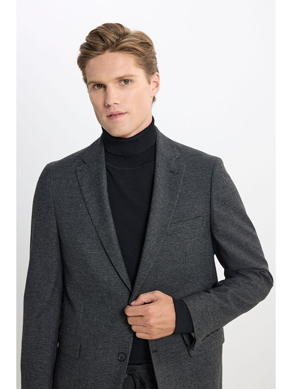 Erkek Siyah Regular Fit Rahat Kesim Mono Yaka Desenli Kapak Cepli Ceket-4