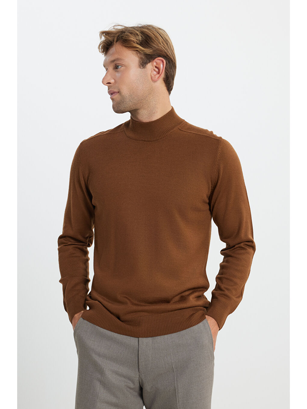 Kahverengi Erkek Tarçın Yünlü Sıcak Tutan Standart Fit Normal Kesim Yarım Balıkçı Yaka Triko Kazak