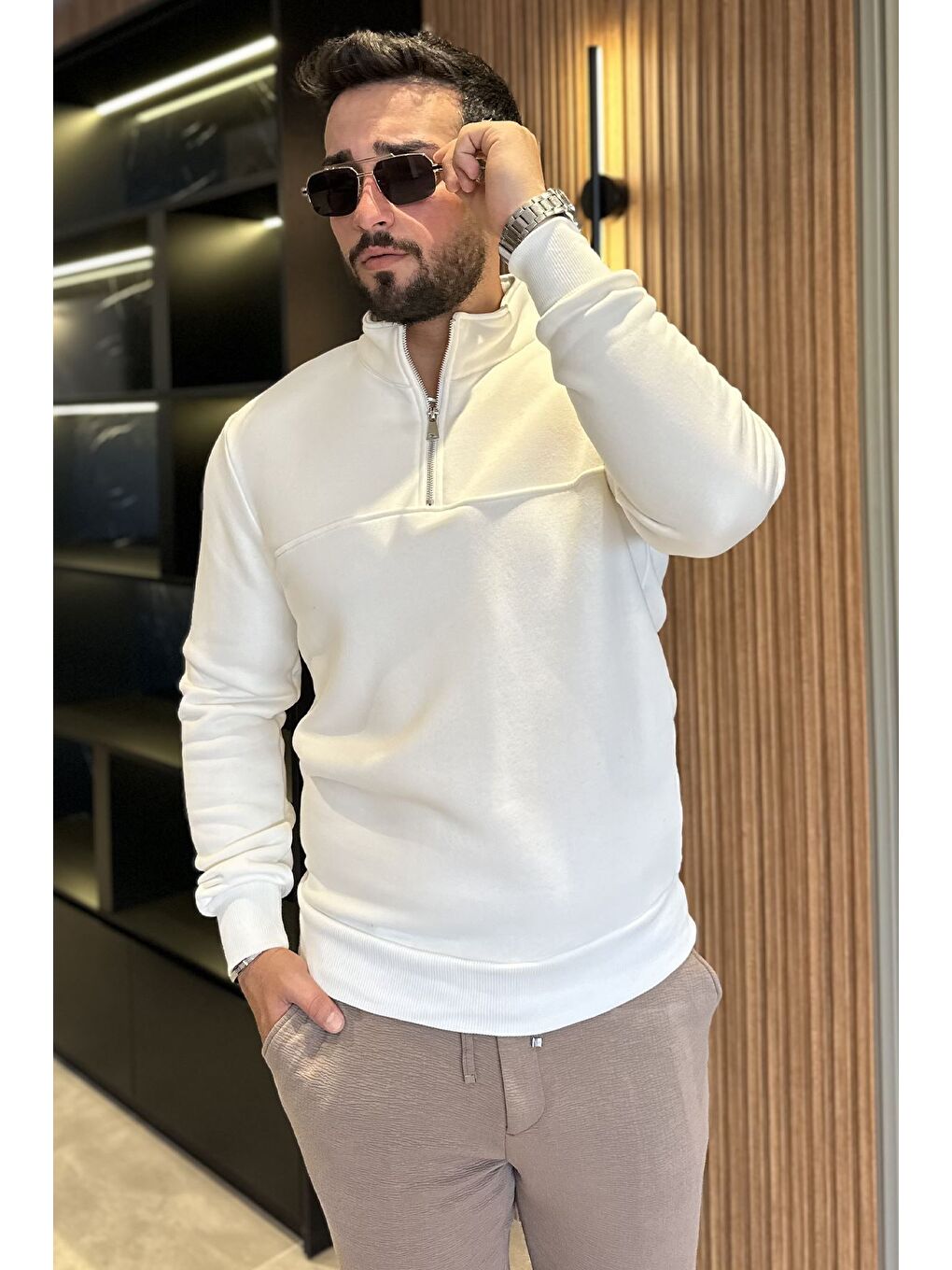 Ekru Erkek Dik Yaka Yarım Fermuarlı Üç İplik Şardonlu Sweatshirt-1