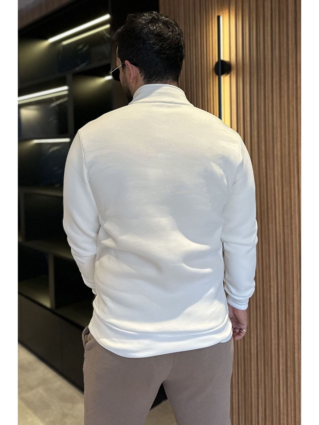 Ekru Erkek Dik Yaka Yarım Fermuarlı Üç İplik Şardonlu Sweatshirt-4