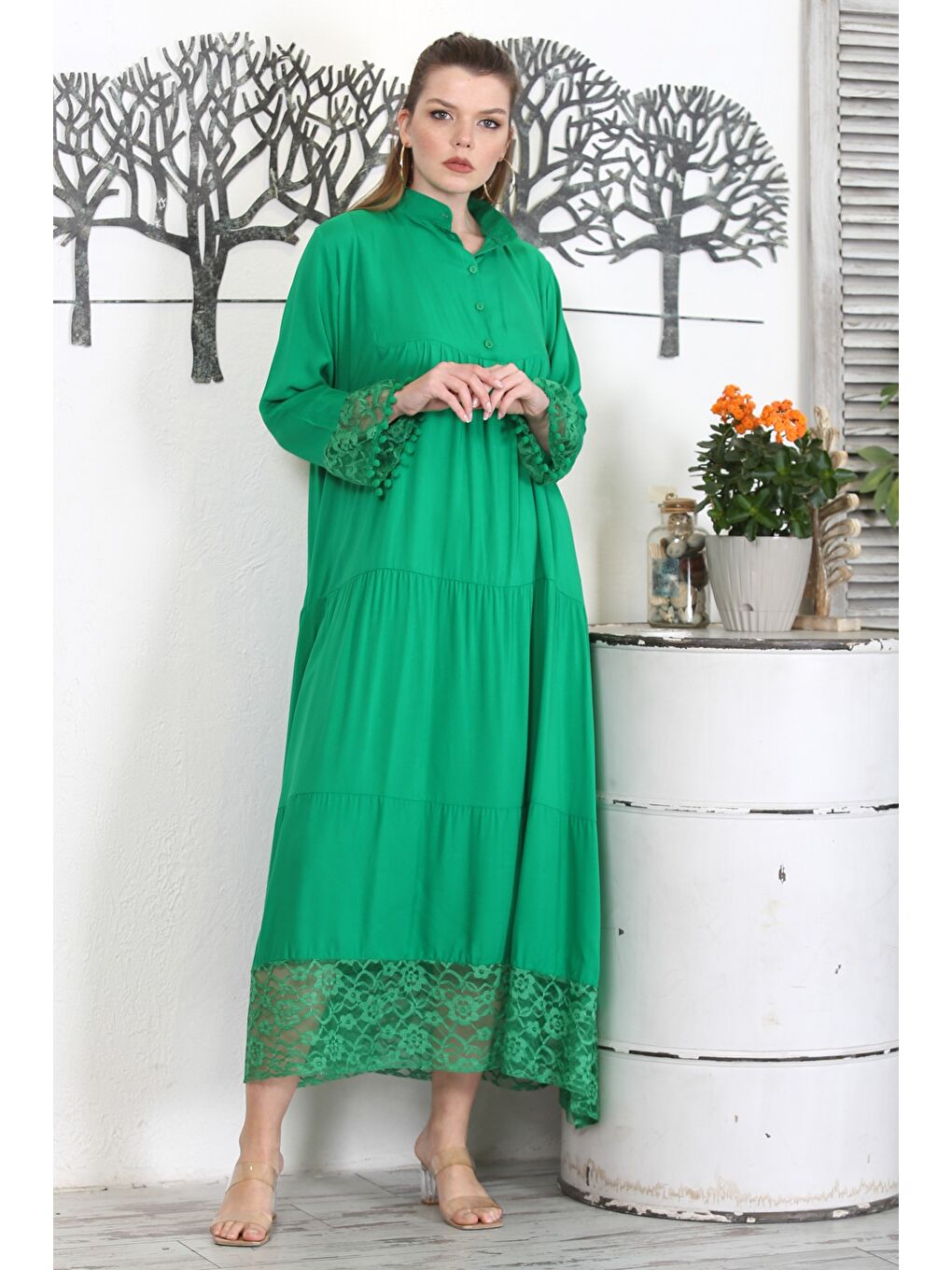 Yeşil Hakim Yaka Uzun Kol Düğmeli Eteği Fırfırlı Kol Ve Etek Ucu Dantelli Dokuma Elbise-2