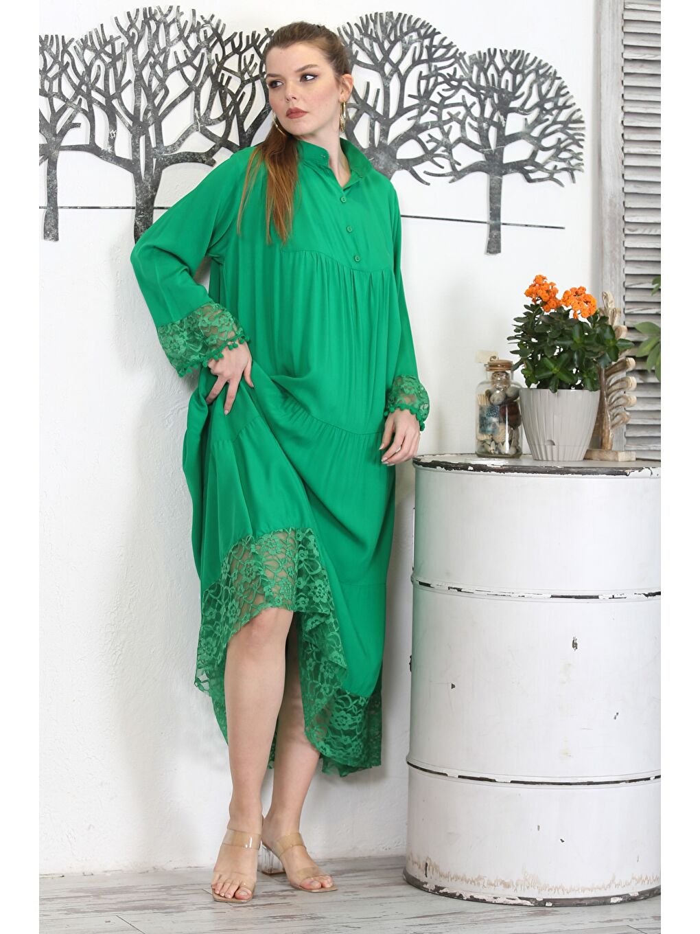Yeşil Hakim Yaka Uzun Kol Düğmeli Eteği Fırfırlı Kol Ve Etek Ucu Dantelli Dokuma Elbise-4