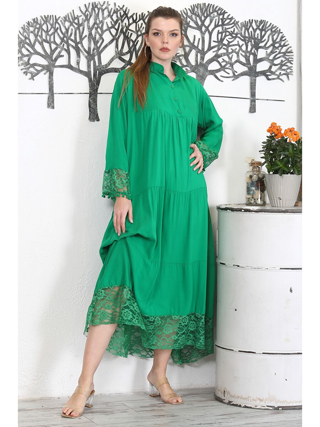Yeşil Hakim Yaka Uzun Kol Düğmeli Eteği Fırfırlı Kol Ve Etek Ucu Dantelli Dokuma Elbise-5