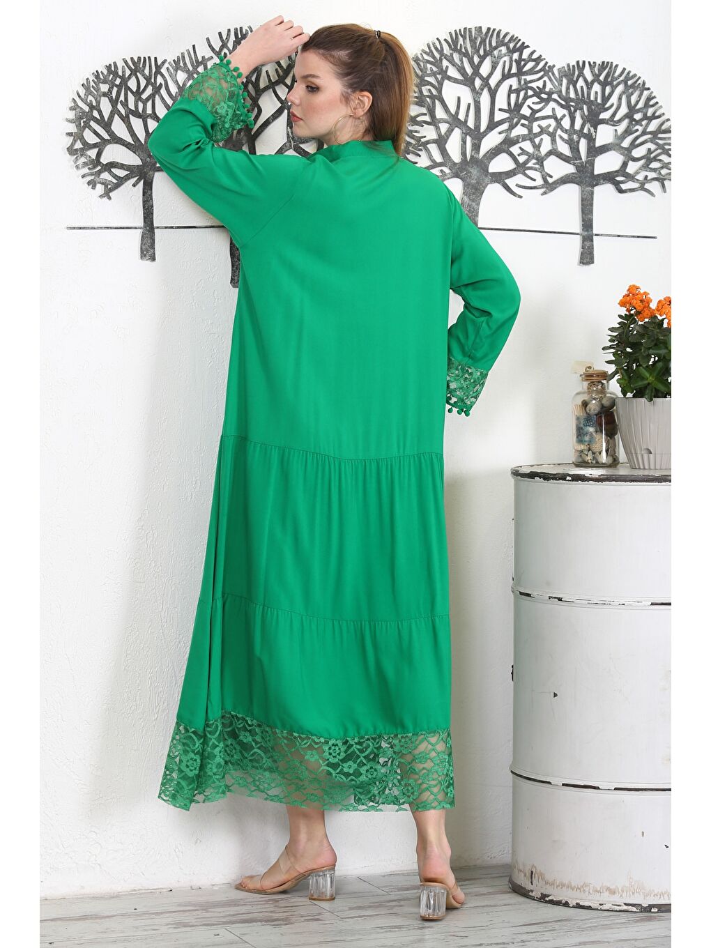 Yeşil Hakim Yaka Uzun Kol Düğmeli Eteği Fırfırlı Kol Ve Etek Ucu Dantelli Dokuma Elbise-7