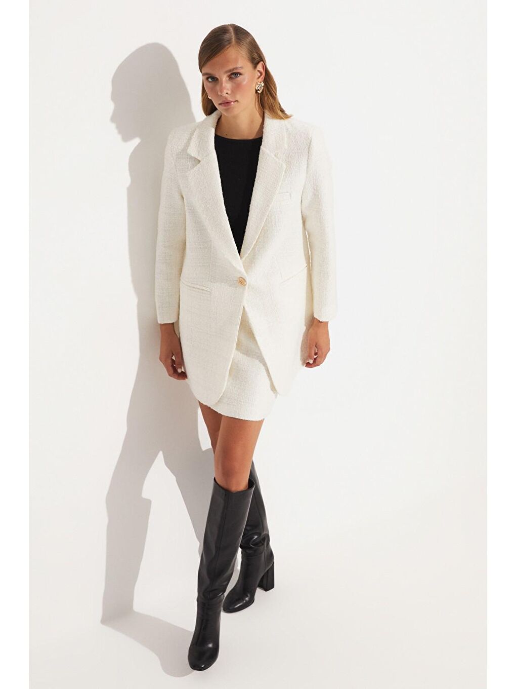 Beyaz Tuvit Kruvaze Kapamlı Ceket Etek Takım