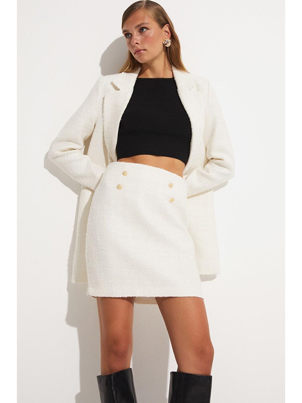 Beyaz Tuvit Kruvaze Kapamlı Ceket Etek Takım-3