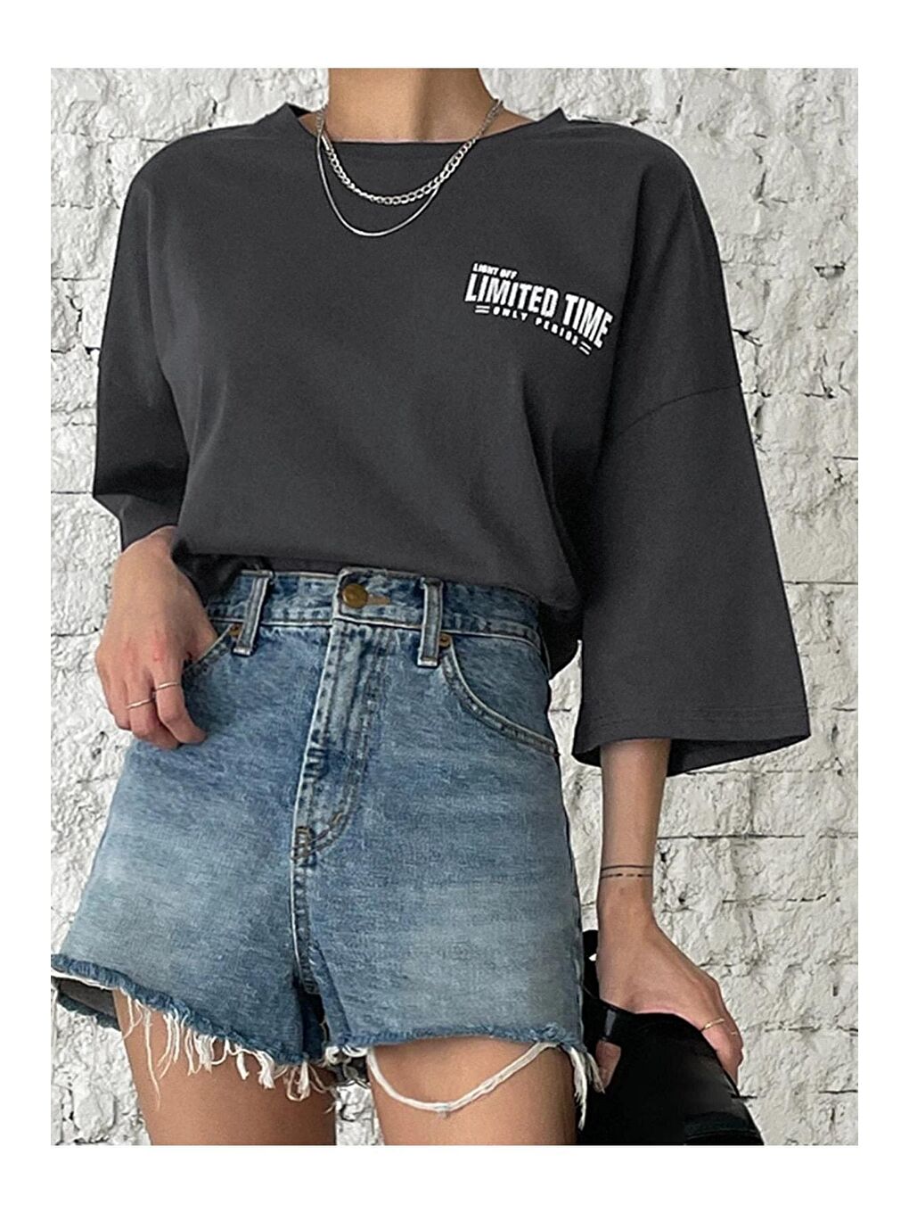 Trendseninle Gri Kadın Füme Oversize Limited Time Baskılı Tişört - 4