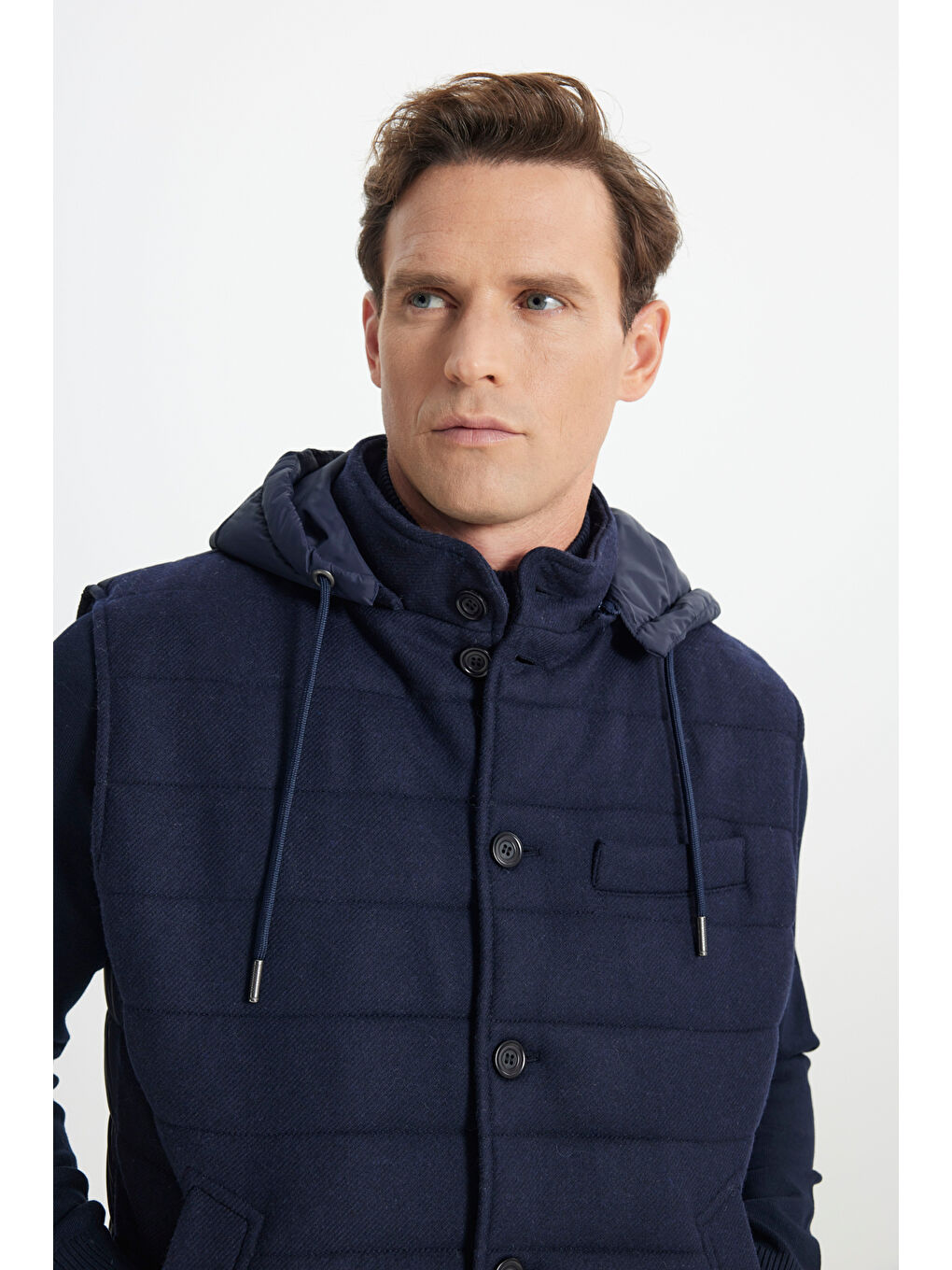 Erkek Lacivert Yünlü Sıcak Tutan Standart Fit Normal Kesim Kapüşonlu Dik Yaka Renk Bloklu Yelek-3