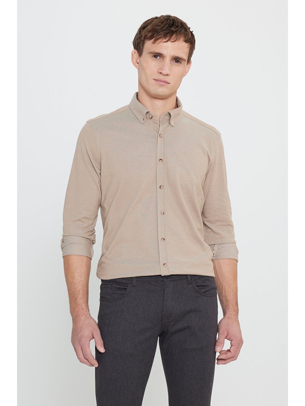 Bej Erkek Vizon Pamuklu Örme Slim Fit Dar Kesim Düğmeli Yaka Gömlek