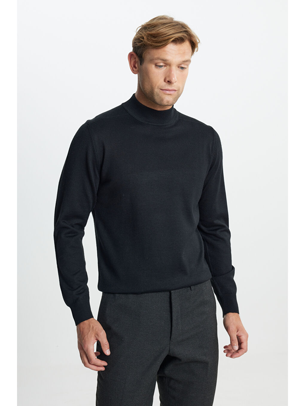Erkek Siyah Yünlü Sıcak Tutan Standart Fit Normal Kesim Yarım Balıkçı Yaka Triko Kazak-2