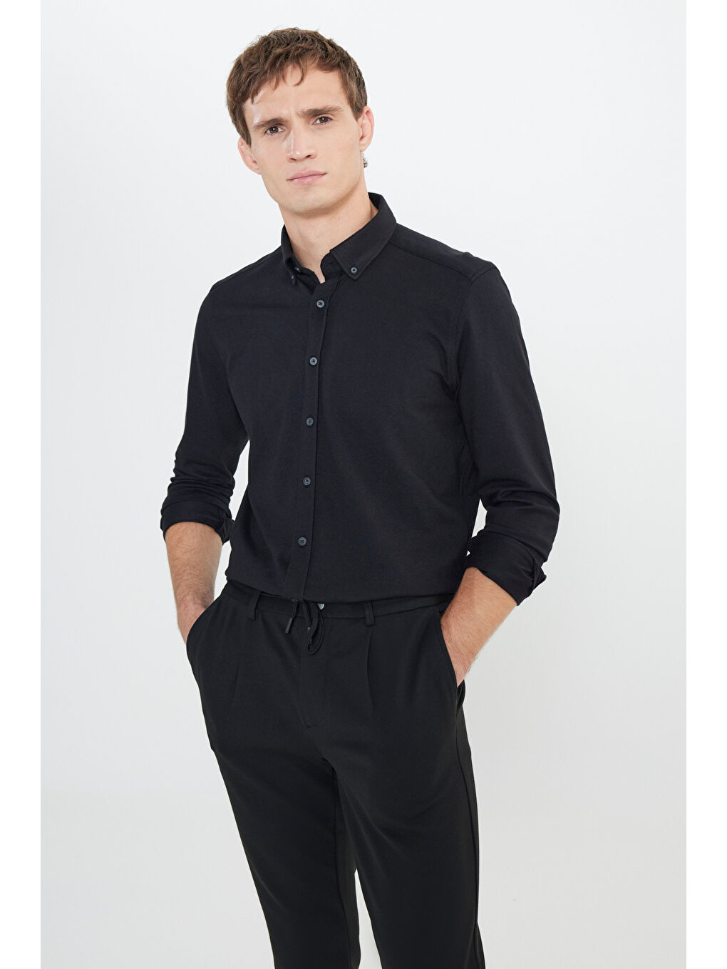 Erkek Siyah Pamuklu Örme Slim Fit Dar Kesim Düğmeli Yaka Gömlek