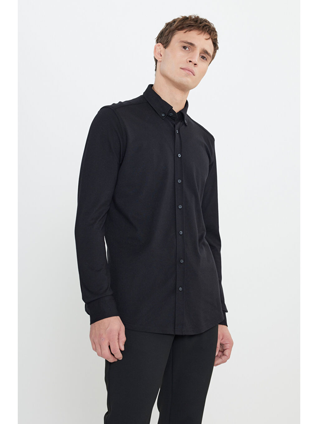 Erkek Siyah Pamuklu Örme Slim Fit Dar Kesim Düğmeli Yaka Gömlek-2
