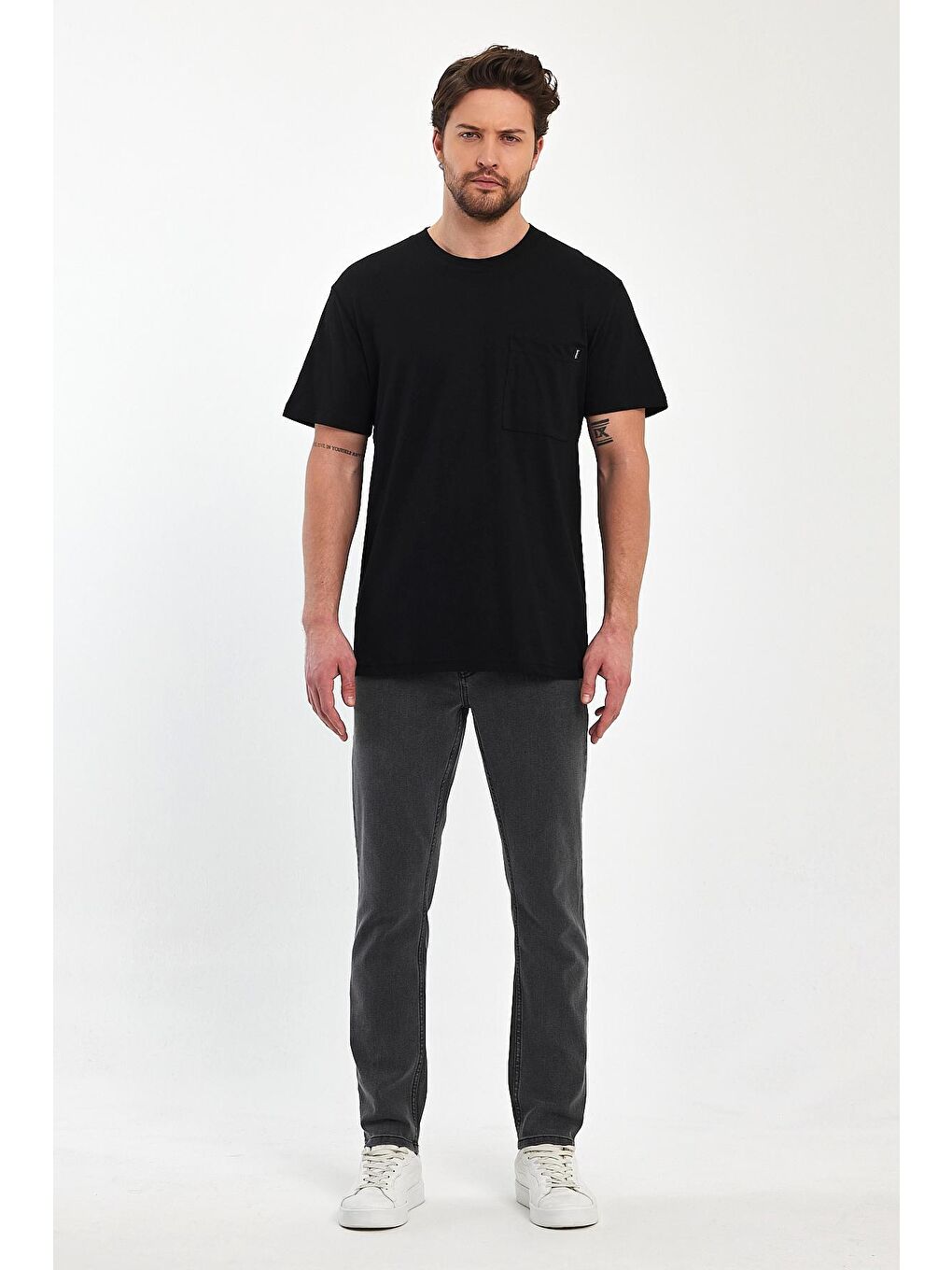 Siyah Önü Tek Cepli Bisiklet Yaka Erkek Tişört-1