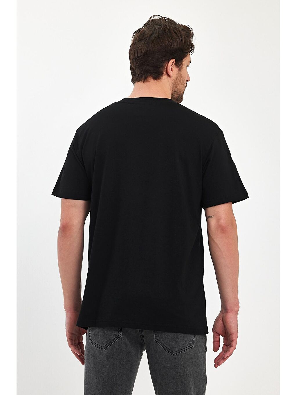Siyah Önü Tek Cepli Bisiklet Yaka Erkek Tişört-3