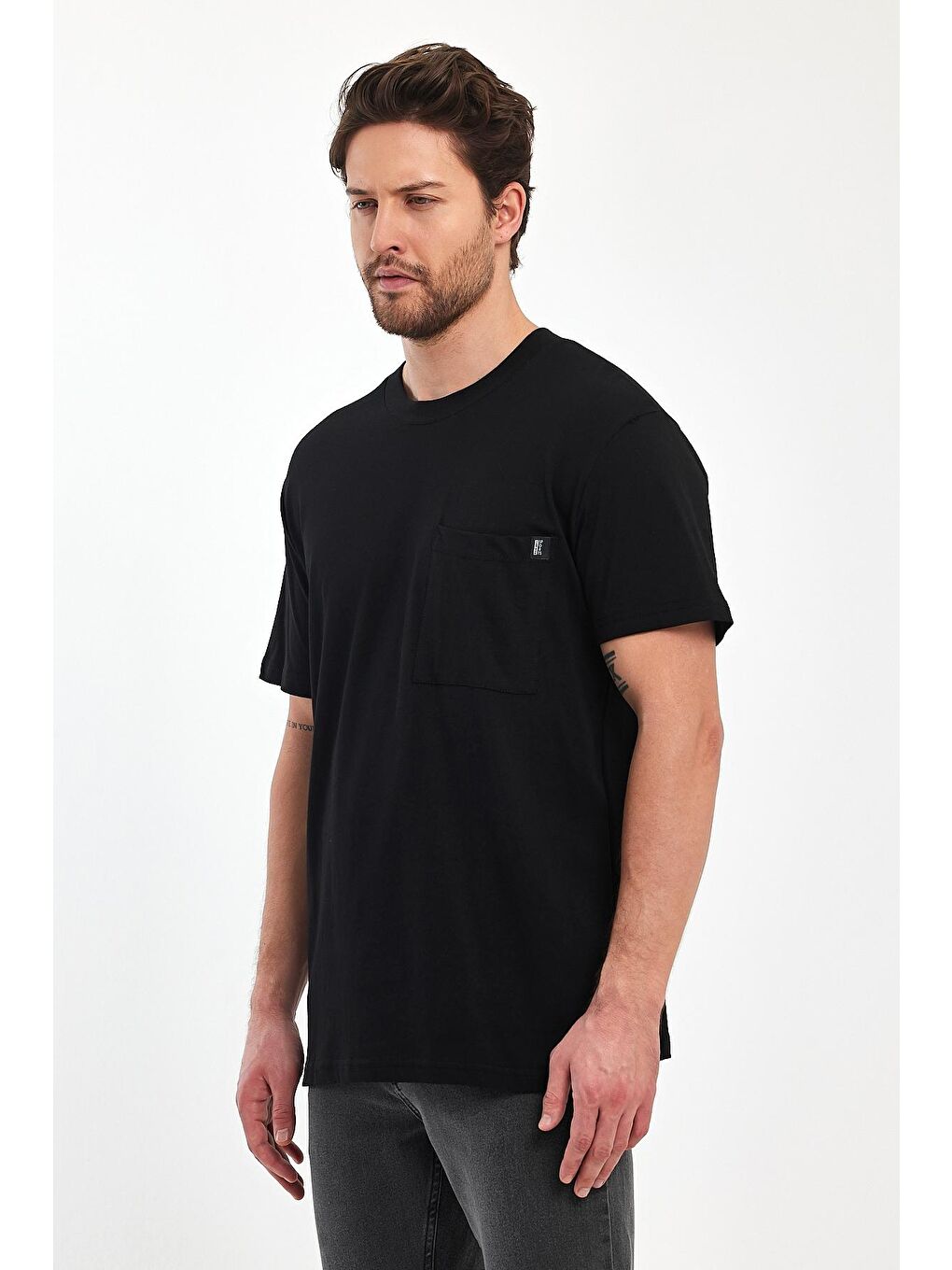 Siyah Önü Tek Cepli Bisiklet Yaka Erkek Tişört-4