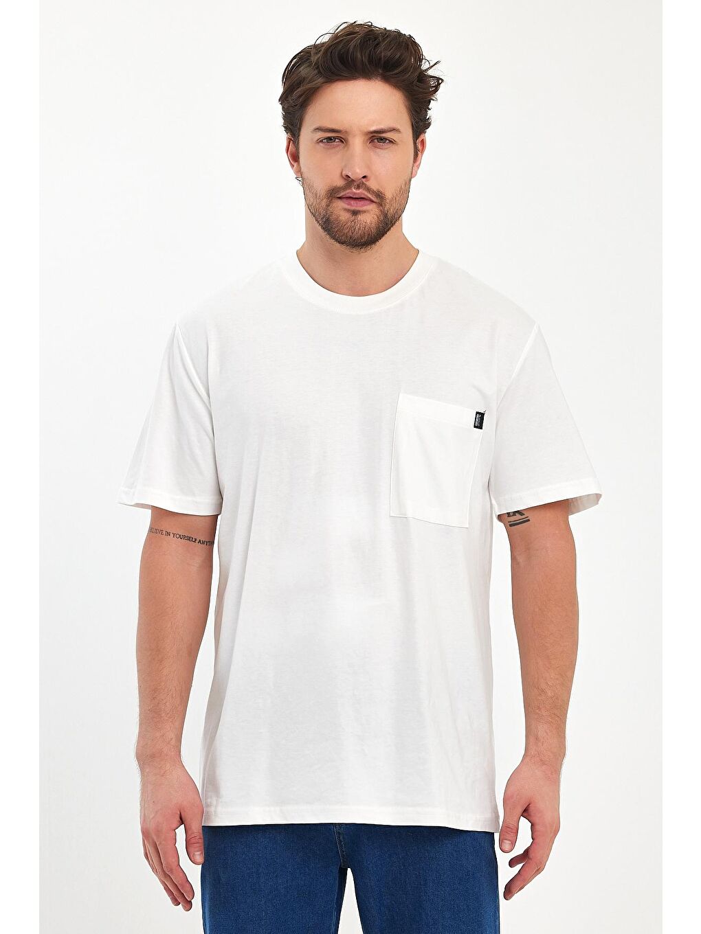 Beyaz Erkek Önü Tek Cepli Bisiklet Yaka Tişört