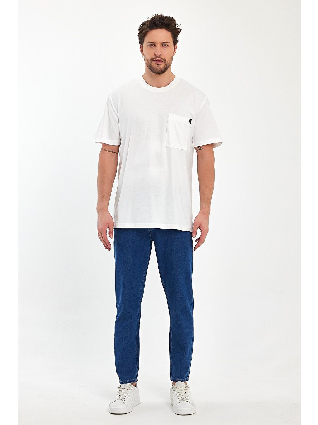 Beyaz Erkek Önü Tek Cepli Bisiklet Yaka Tişört-1