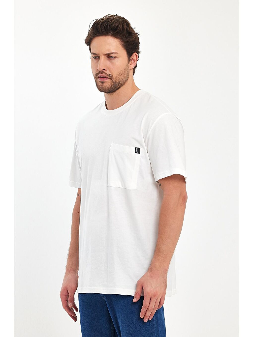 Beyaz Erkek Önü Tek Cepli Bisiklet Yaka Tişört-4
