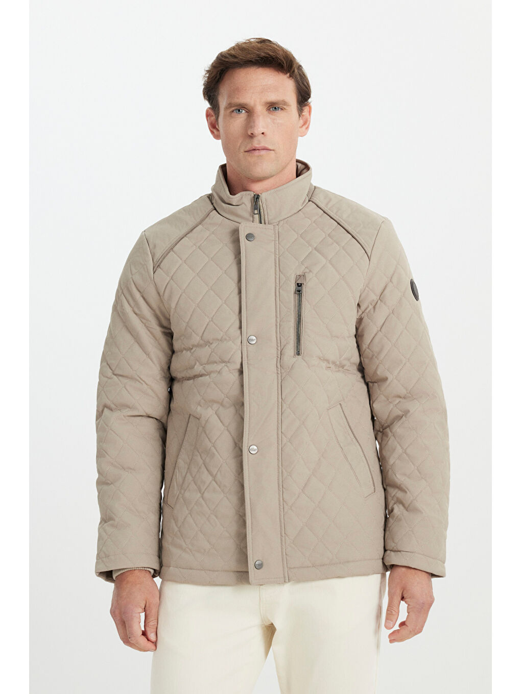 Erkek Bej Standart Fit Normal Kesim Dik Yaka Kapitone Desenli Çıtçıtlı Yan Cepli Overcoat-2