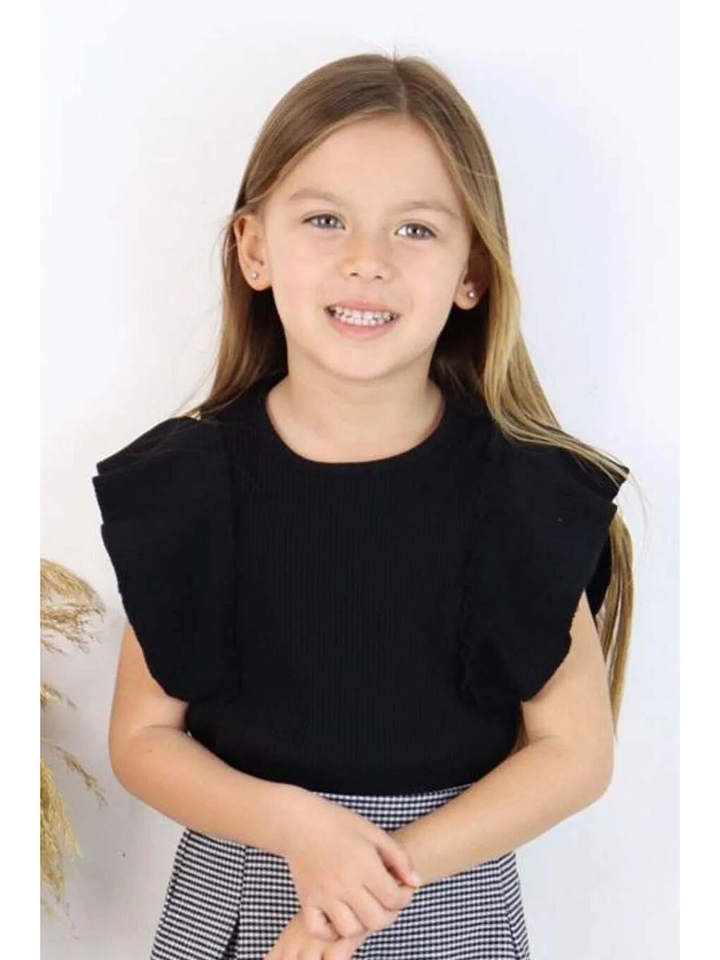 Siyah Kız Çocuk Kolları Fırfırlı Fitilli Kumaş Bluz Dokuma Ekose Detaylı Şortlu Takım-1