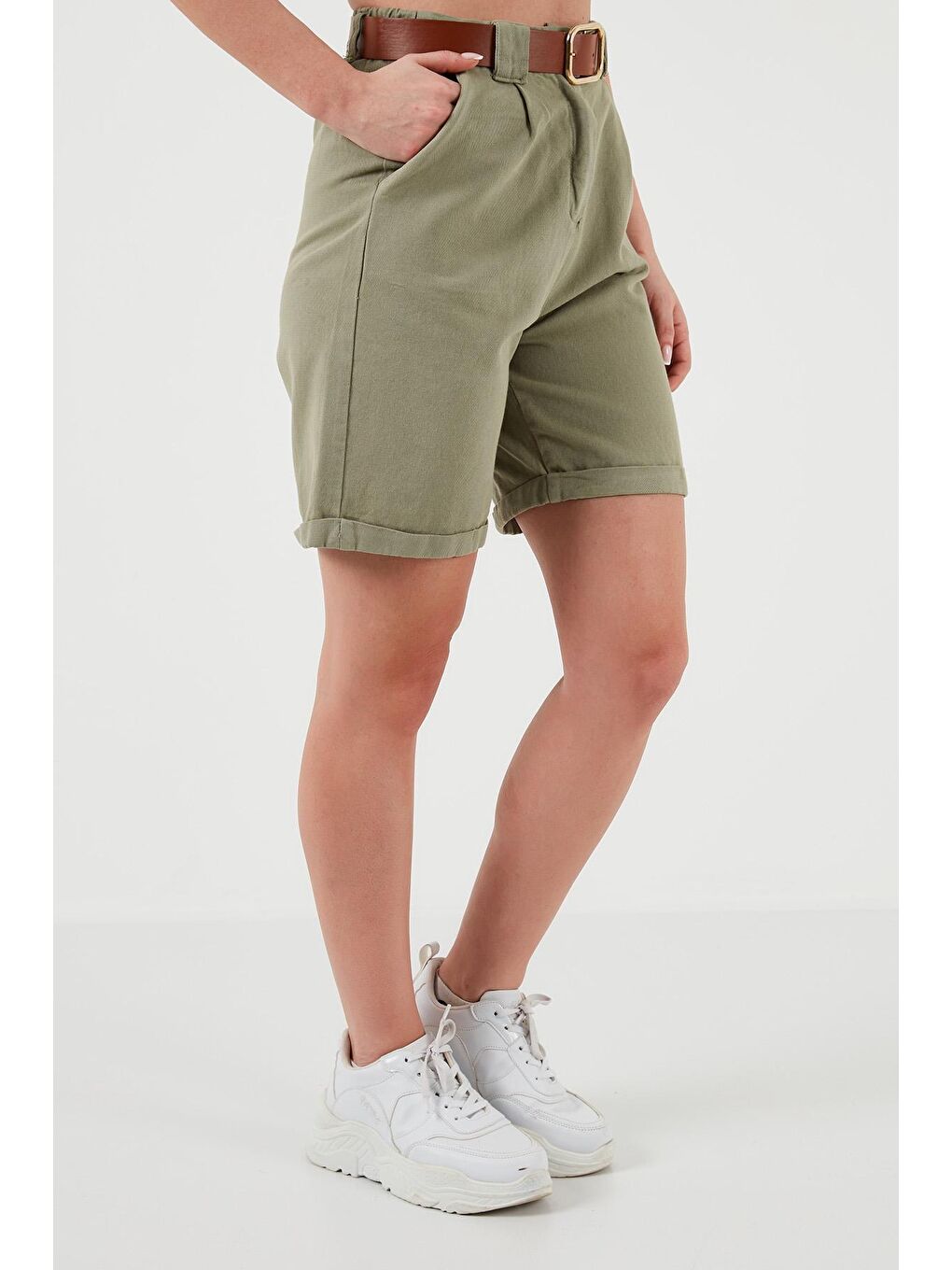 Lela Açık Haki Pamuklu Relaxed Fit Kemerli Gabardin Short 668YP47102S4 - 3