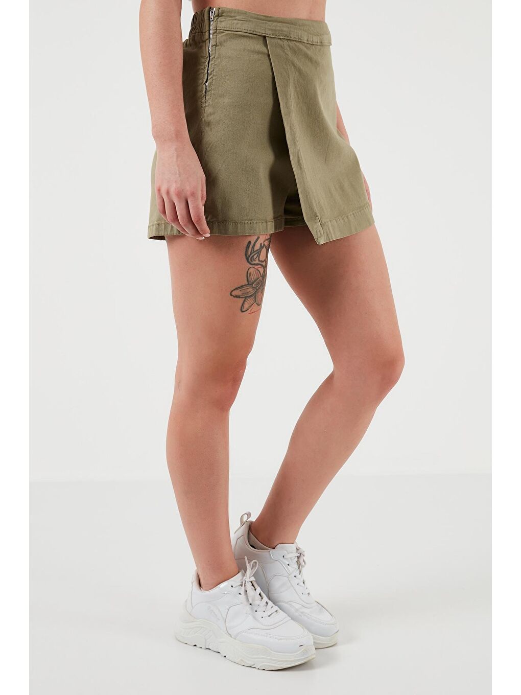 Haki Pamuklu Fermuarlı Asimetrik Mini Kadın Şort Etek 668Yp4411-3