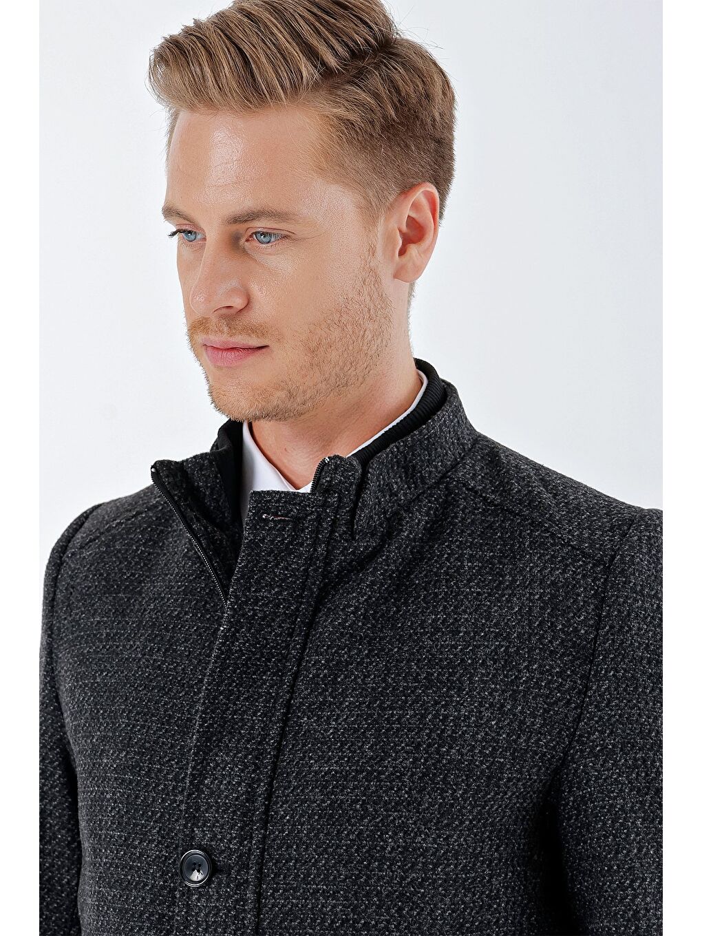 Siyah Kaşe Hakim Yaka Desenli Yırtmaçlı Astarlı Slim Fit Dar Kesim Klasik Kaban 1008235151-5