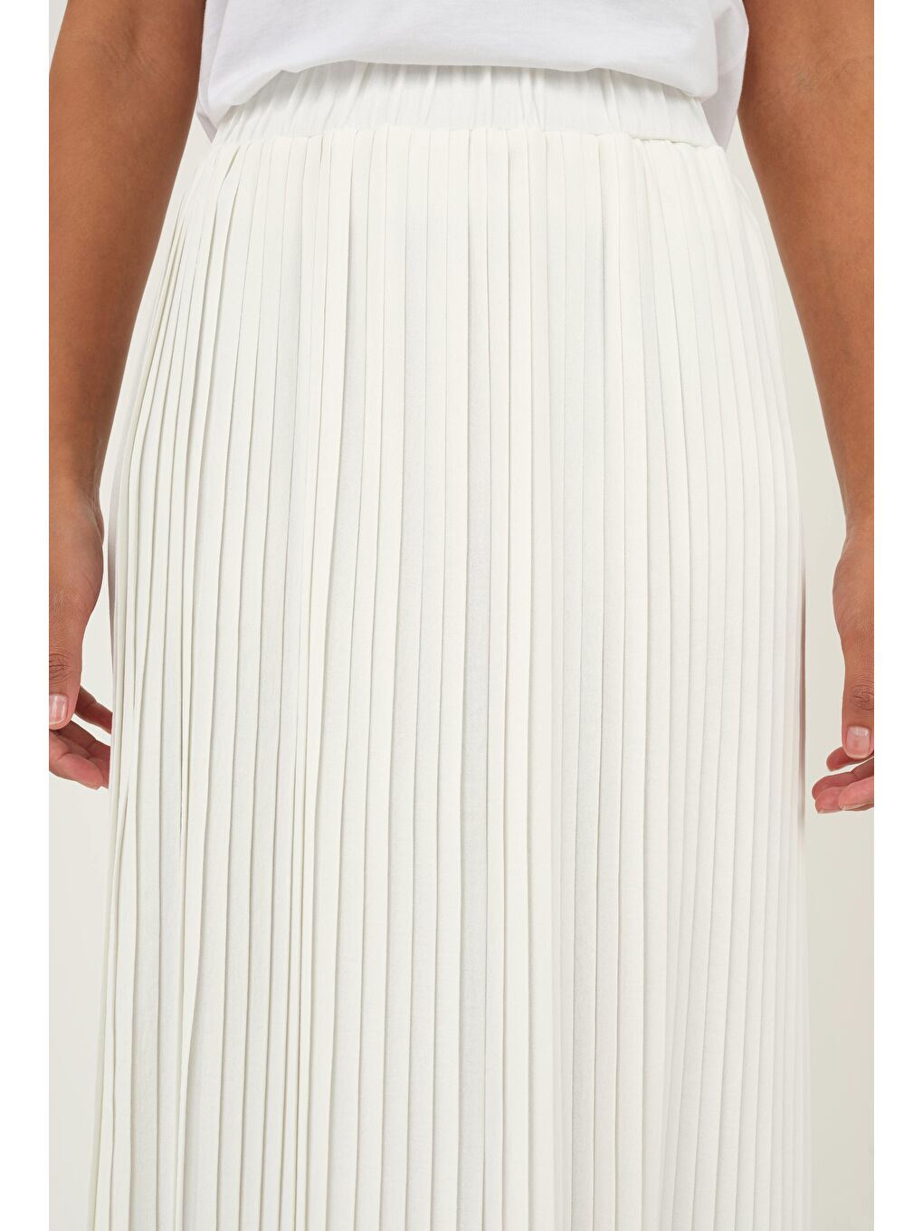 Piliseli Etek Beyaz-2