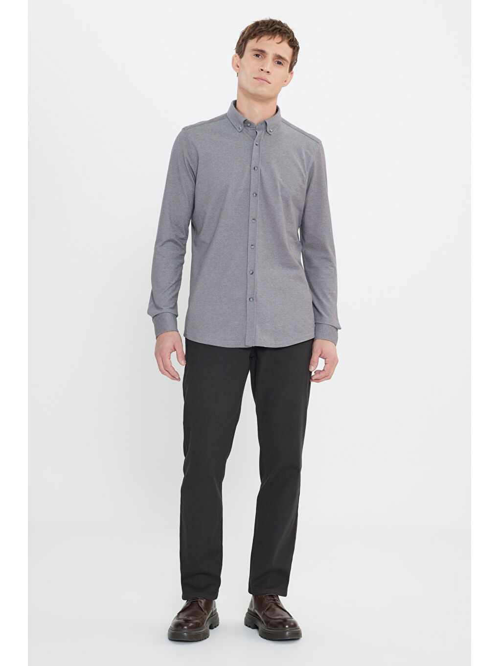 Erkek Gri Pamuklu Örme Slim Fit Dar Kesim Düğmeli Yaka Gömlek-1