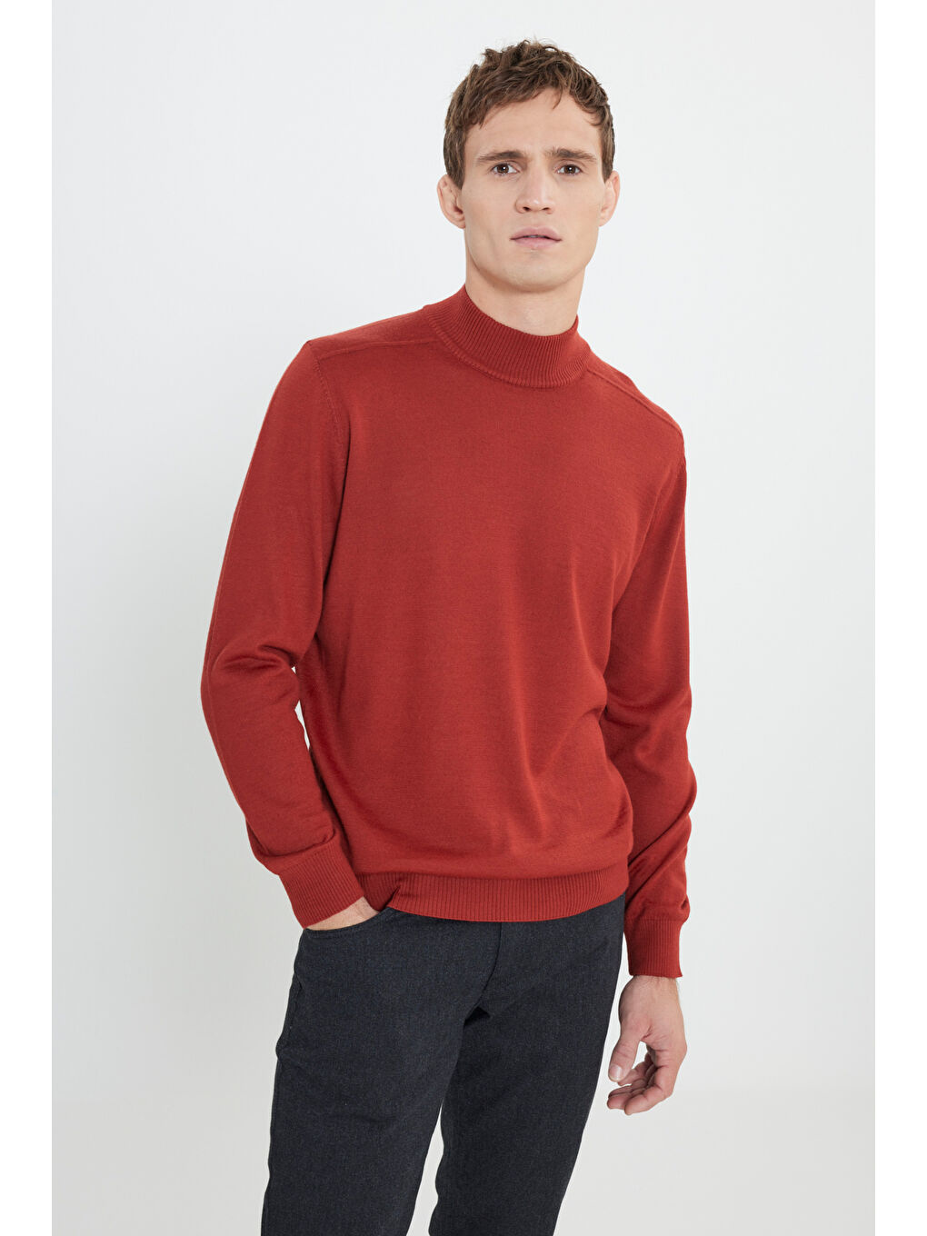 Kahverengi Erkek Kiremit Yünlü Sıcak Tutan Standart Fit Normal Kesim Yarım Balıkçı Yaka Triko Kazak