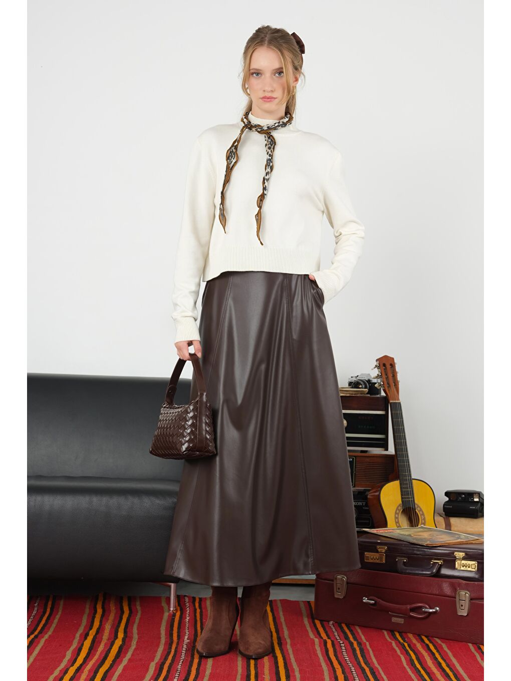 Kahverengi Parçalı Deri Etek Acı Kahve