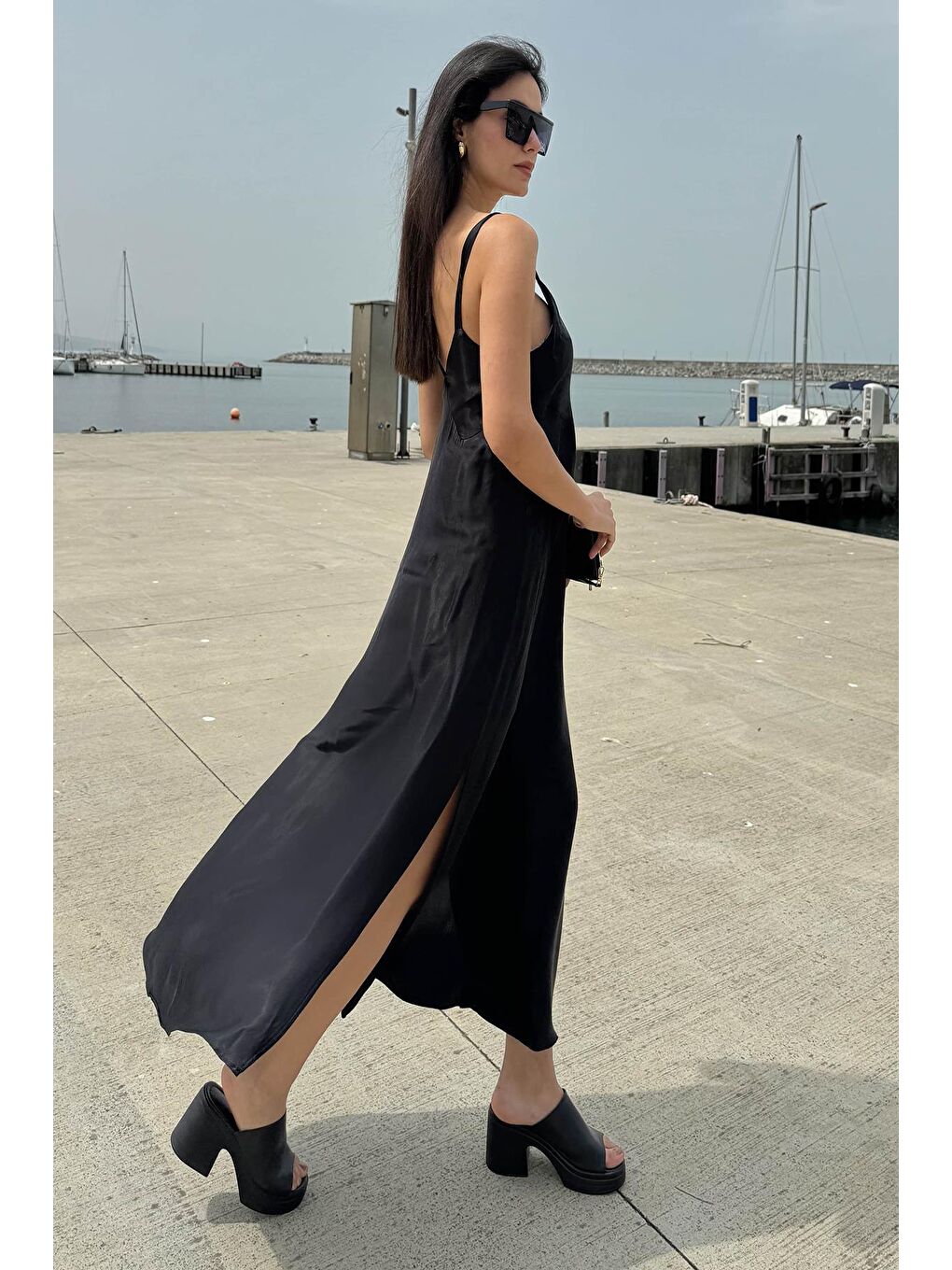 Askılı Saten Yırtmaçlı Siyah Elbise-1