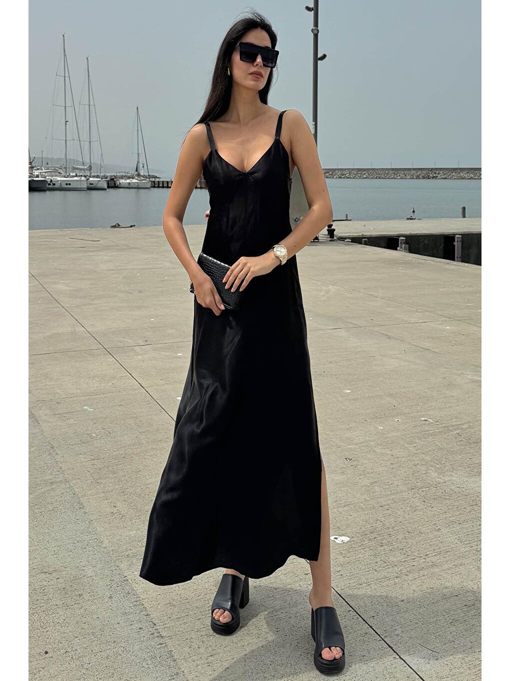 Askılı Saten Yırtmaçlı Siyah Elbise-2