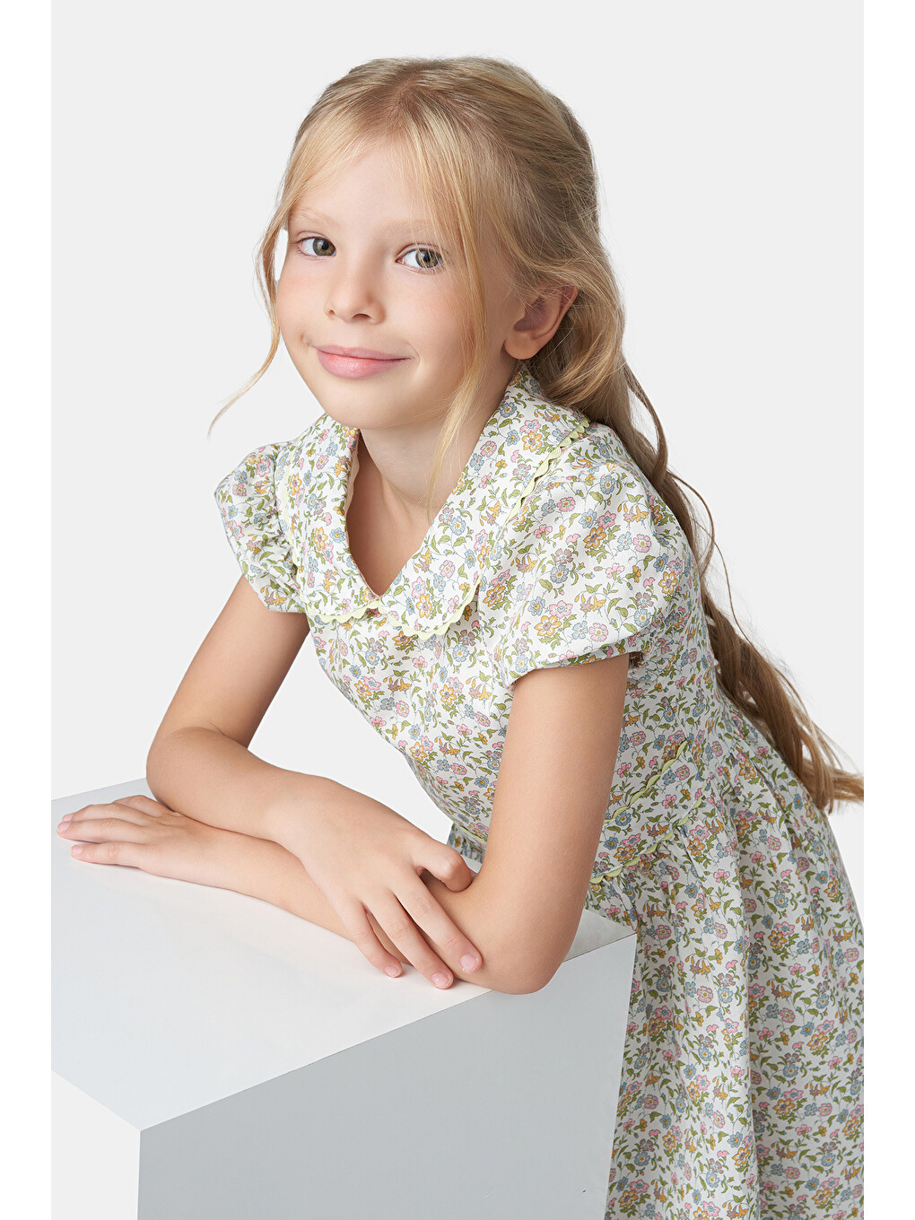 Ekru Liberty Kumaş Kız Çocuk Bebe Yakalı Çiçek Desenli Elbise-3