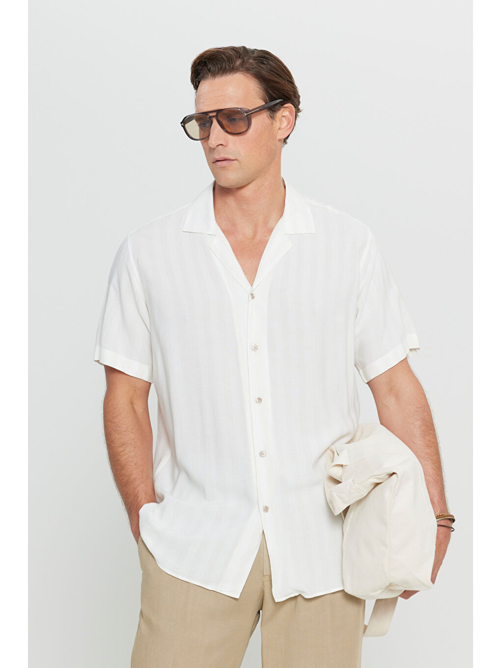 Erkek Bej Yumuşak Dokulu Comfort Fit Rahat Kesim Hawai Yaka Gömlek