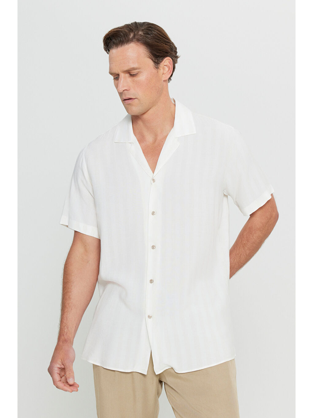 Erkek Bej Yumuşak Dokulu Comfort Fit Rahat Kesim Hawai Yaka Gömlek-2