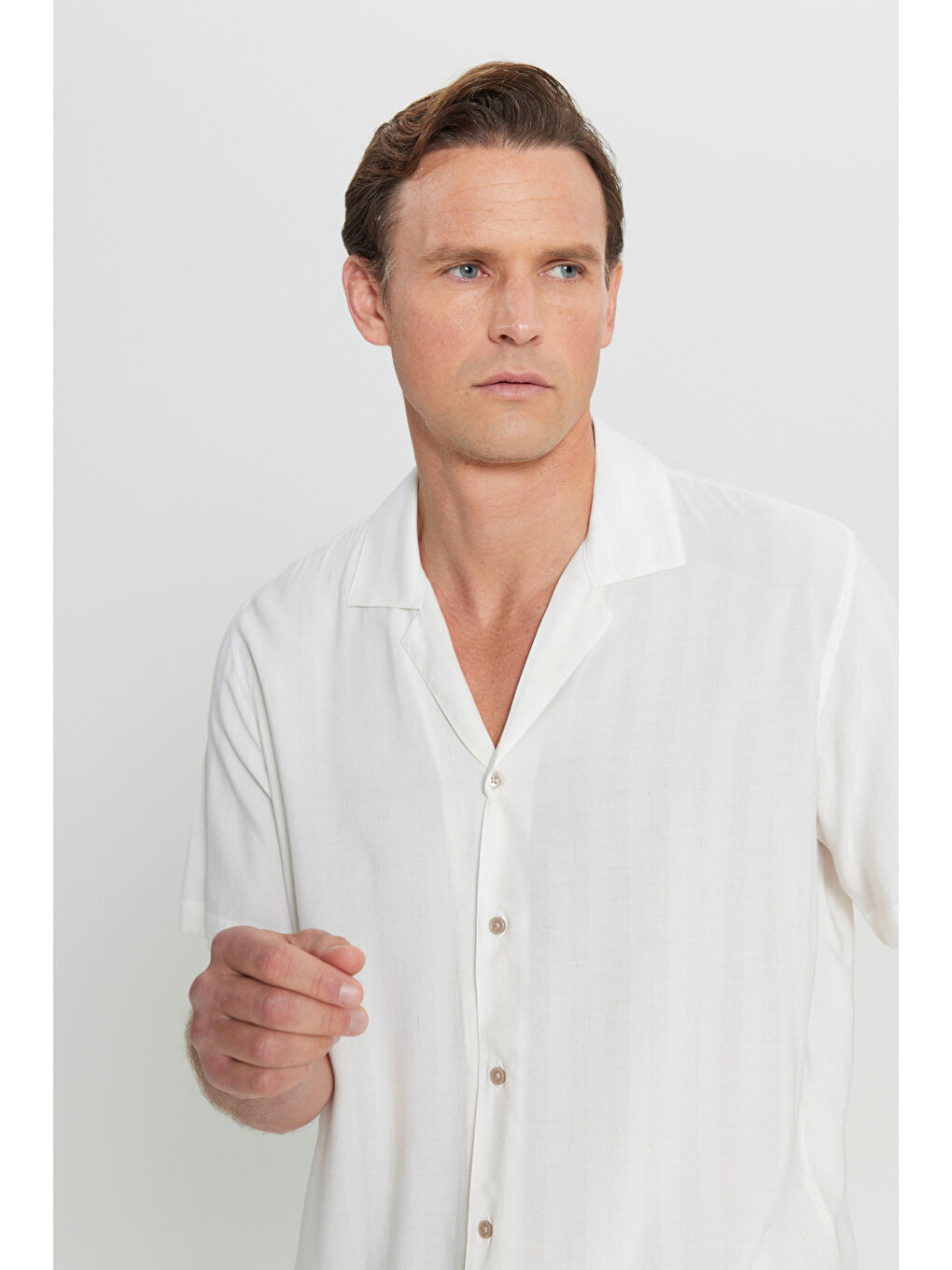 Erkek Bej Yumuşak Dokulu Comfort Fit Rahat Kesim Hawai Yaka Gömlek-3