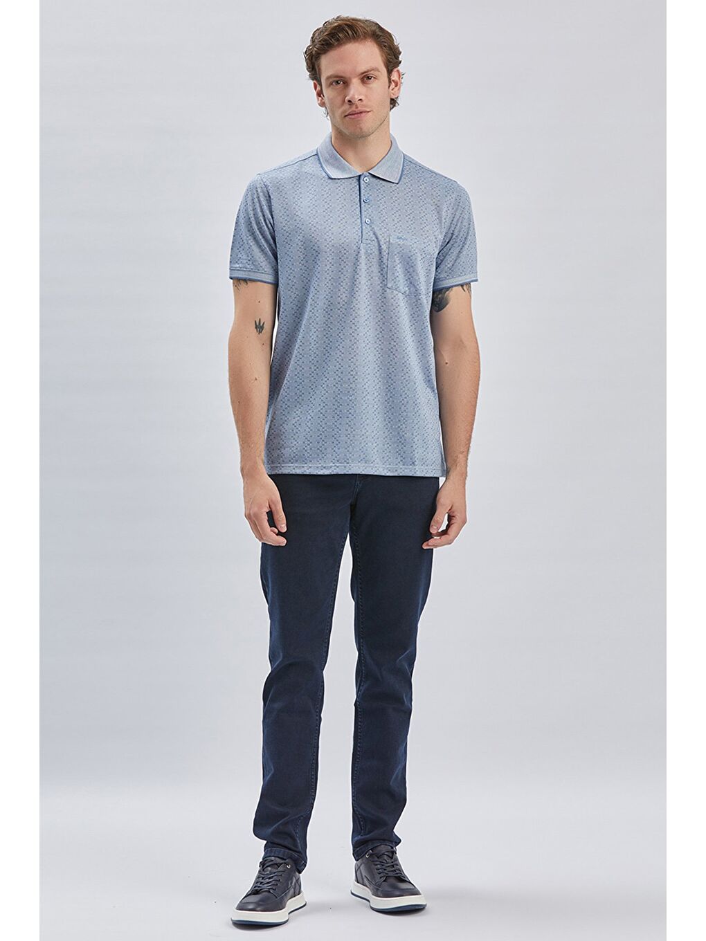 Koyu Mavi Desenli Jakarlı Polo Yaka Cepli Klasik Comfort Fit Rahat Kesim Tişört 1011240170