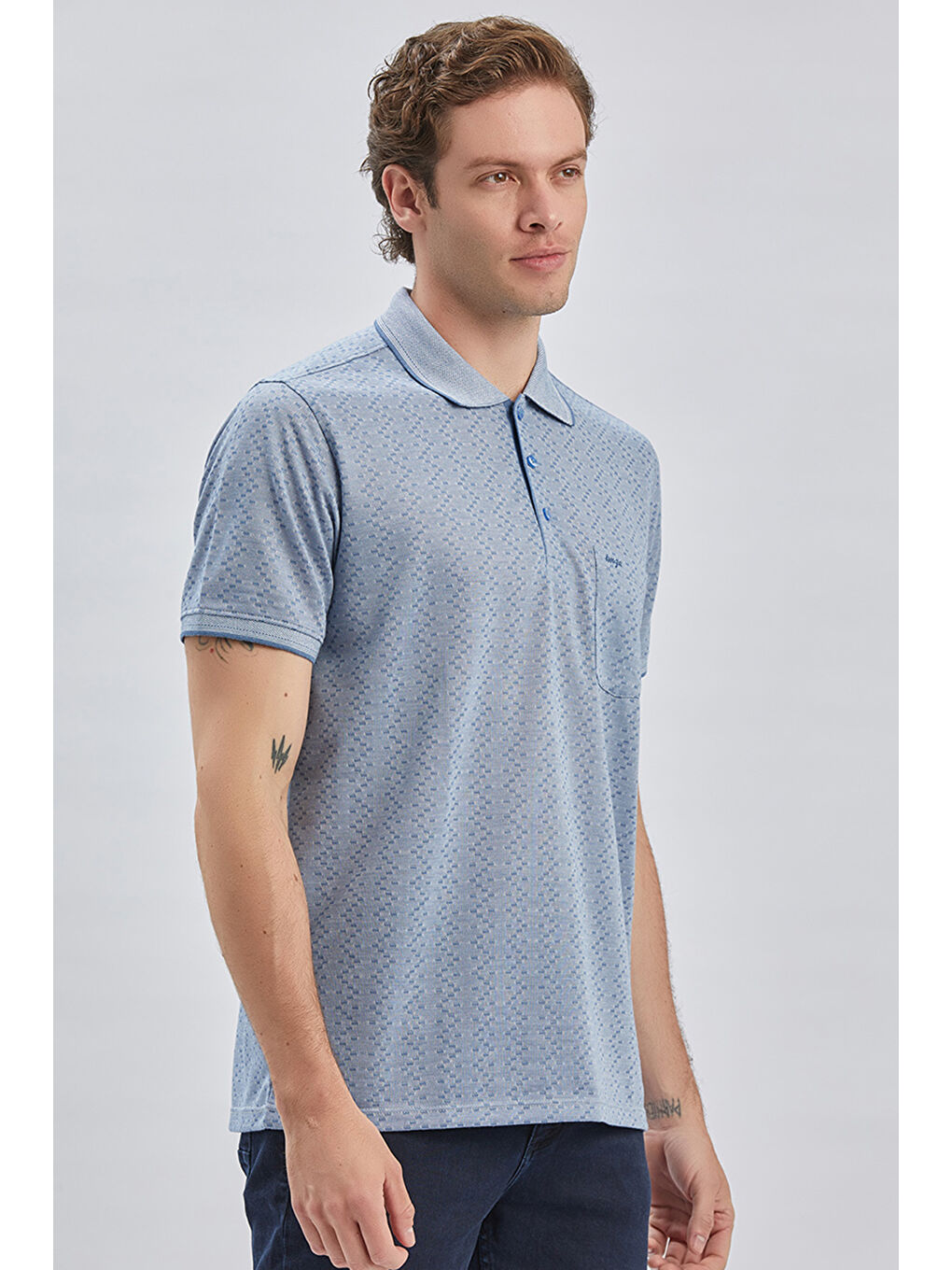 Koyu Mavi Desenli Jakarlı Polo Yaka Cepli Klasik Comfort Fit Rahat Kesim Tişört 1011240170-1