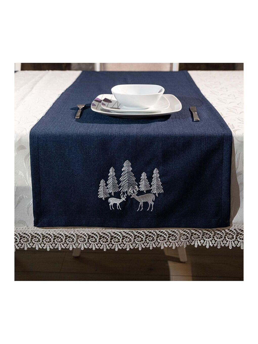 Nakışlı  Yılbaşı konsepti  Ağaç Geyik Desen 45x140 Dekoratif Runner Lacivert-1