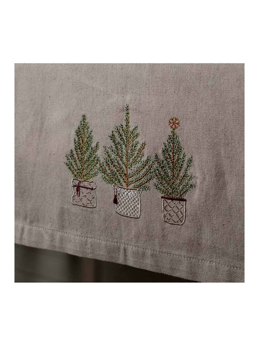 Bej Nakışlı  Yılbaşı konsepti Keten kumaş Çam Ağaç Desen 45x140 Runner Krem-1