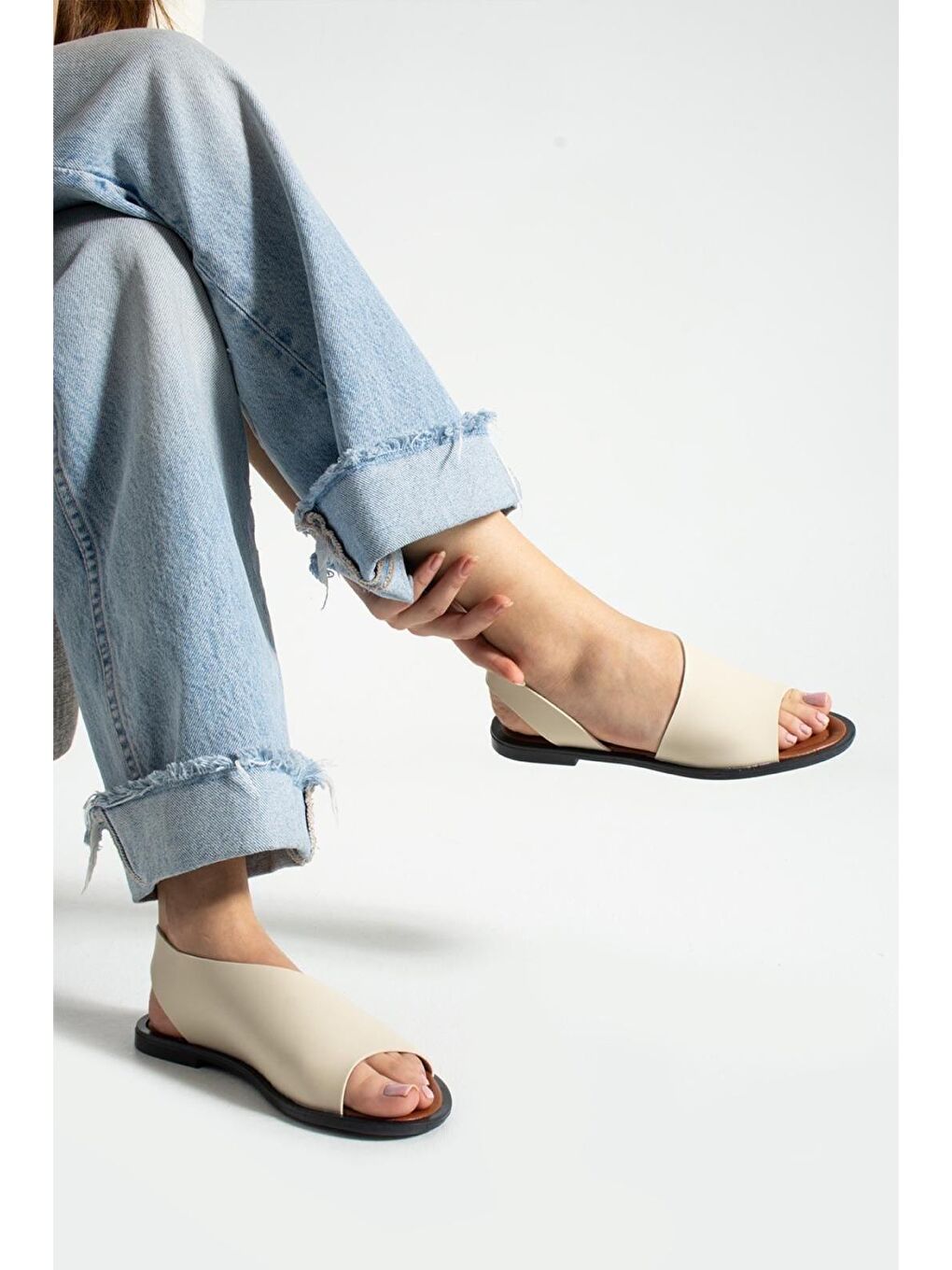 Ekru Kleopetra Model Yanları Açık Kadın Sandalet