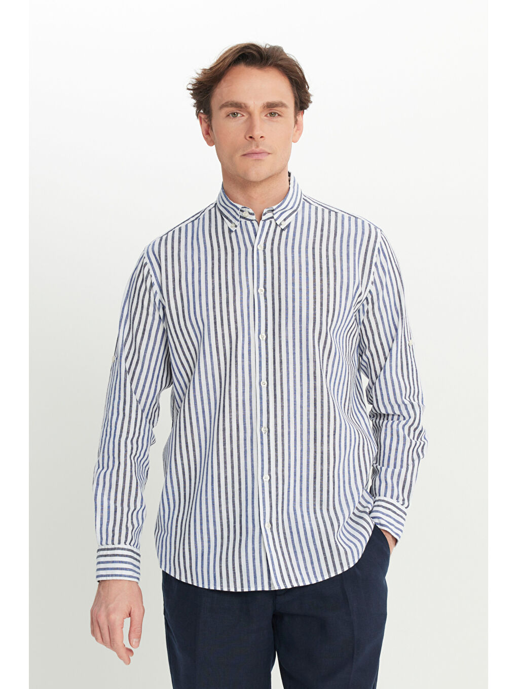 Erkek Beyaz-Lacivert Pamuklu Keten Regular Fit Normal Kesim Düğmeli Yaka Çizgili Gömlek-2