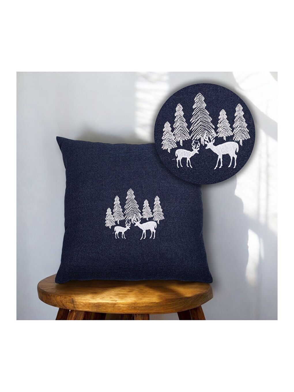 Nakışlı  Yılbaşı konsepti  Ağaç Geyik Desen 45x45 Dekoratif Kırlent Kılıfı Lacivert-1